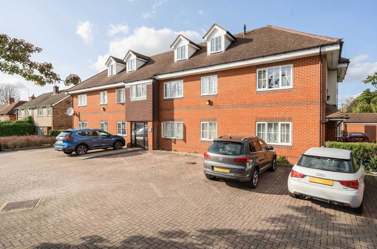 Roebuck Estate, Binfield, Bracknell, Berkshire, RG42 4DD, photo 12