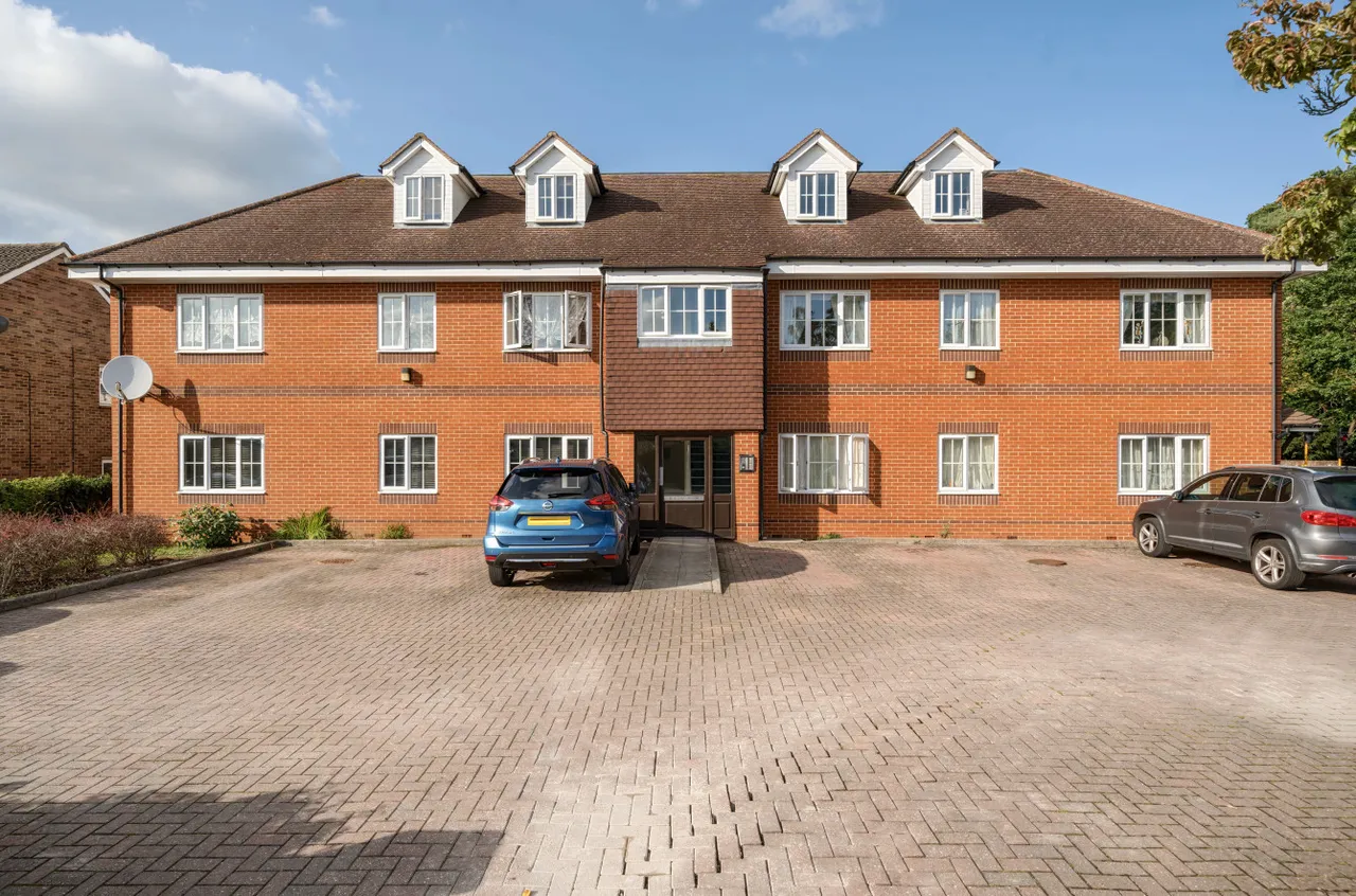 Roebuck Estate, Binfield, Bracknell, Berkshire, RG42 4DD, photo 8