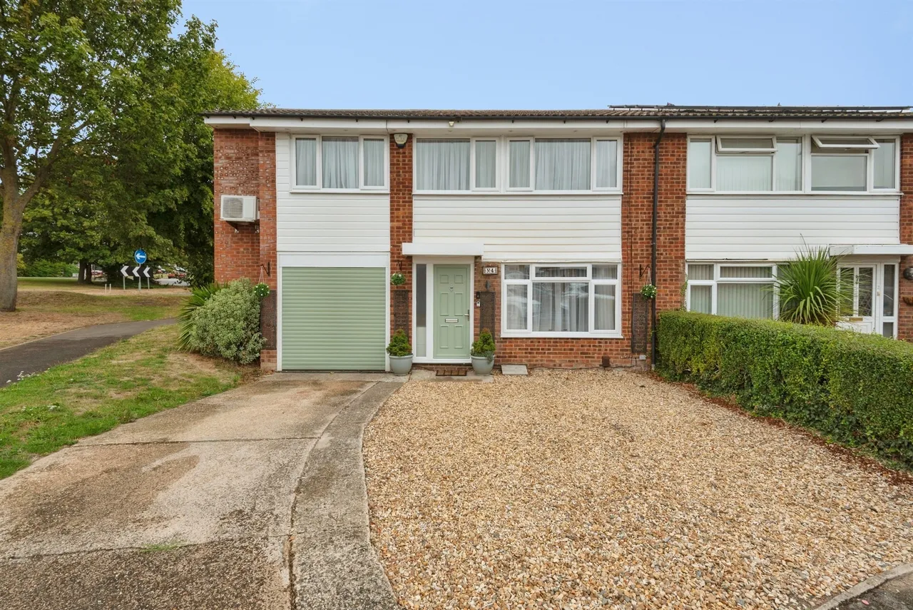 4 bed house for sale — Donne Close, Royston