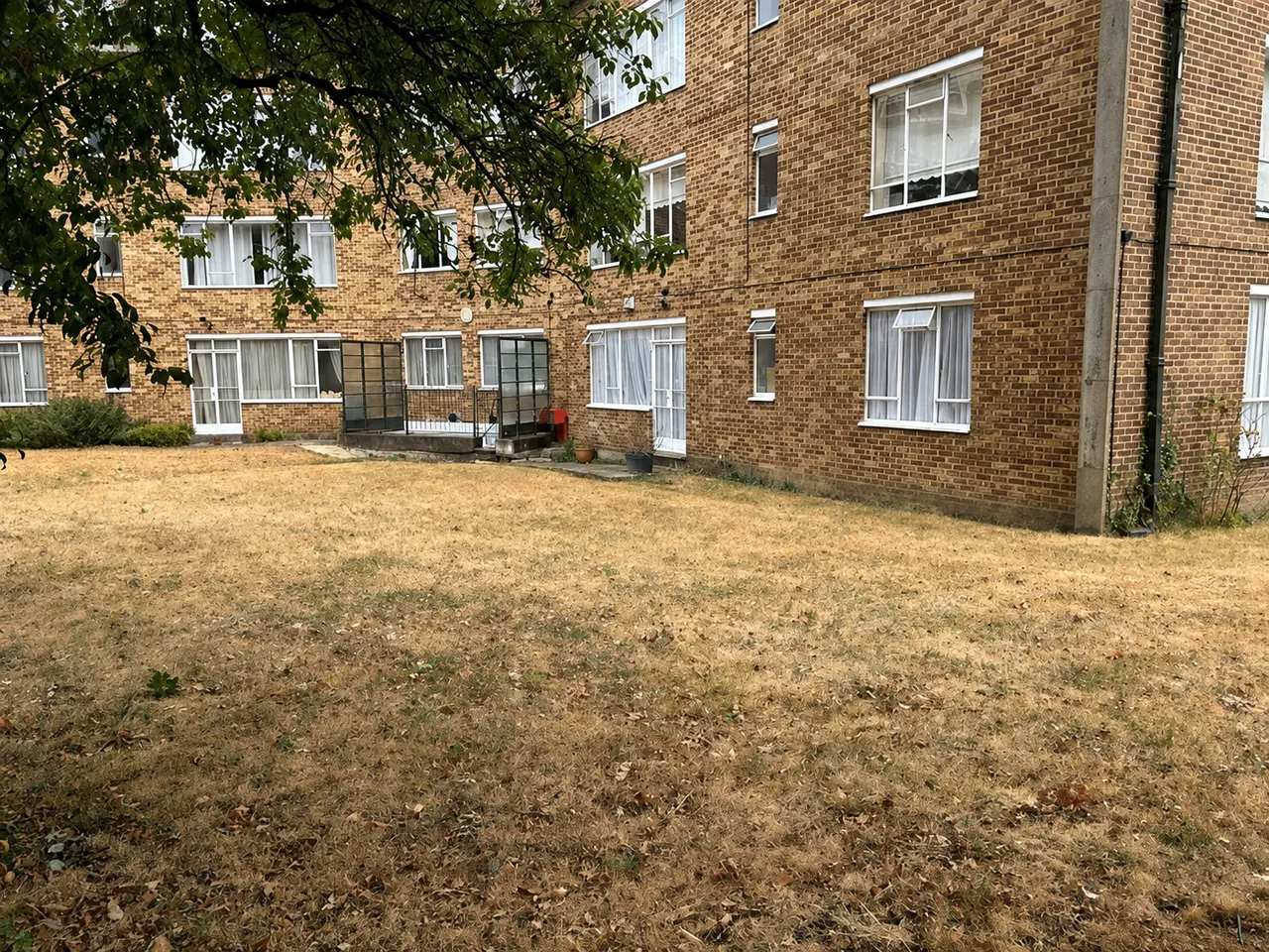 Willesden Lane, Willesden Green, NW6 7YT, photo 3