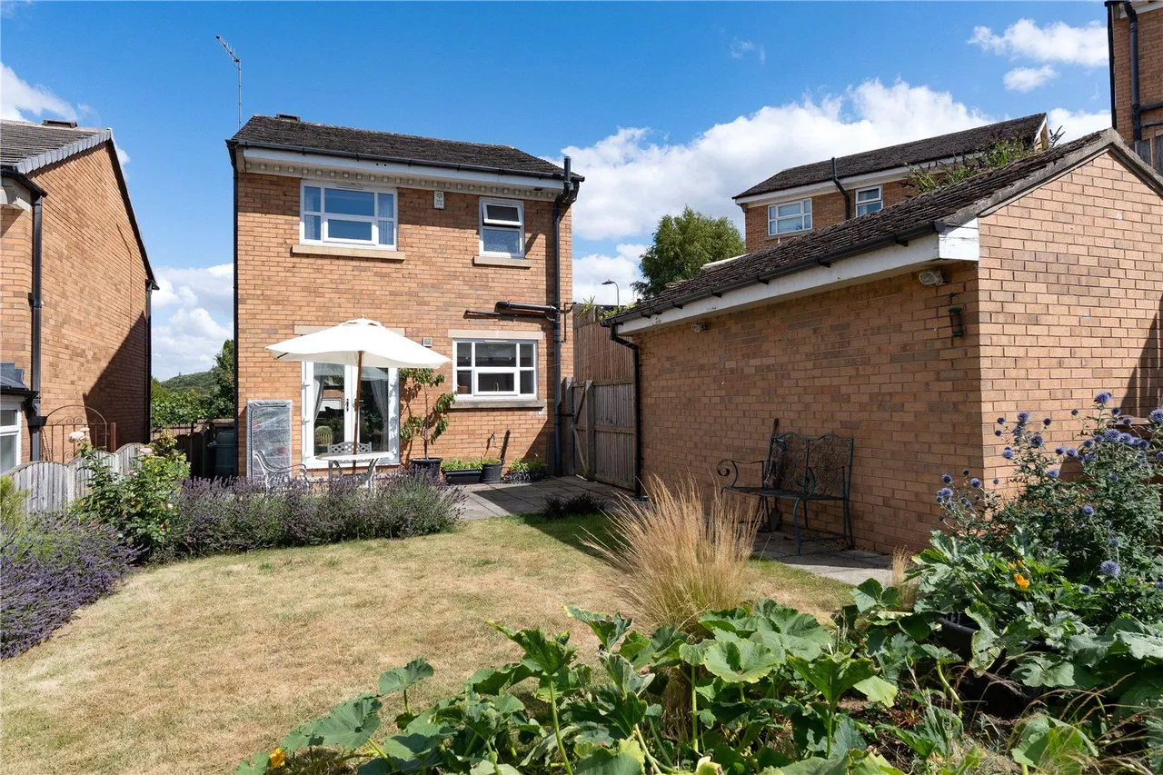 3 bed house for sale, Roundhead Fold, Apperley Bridge, BD10