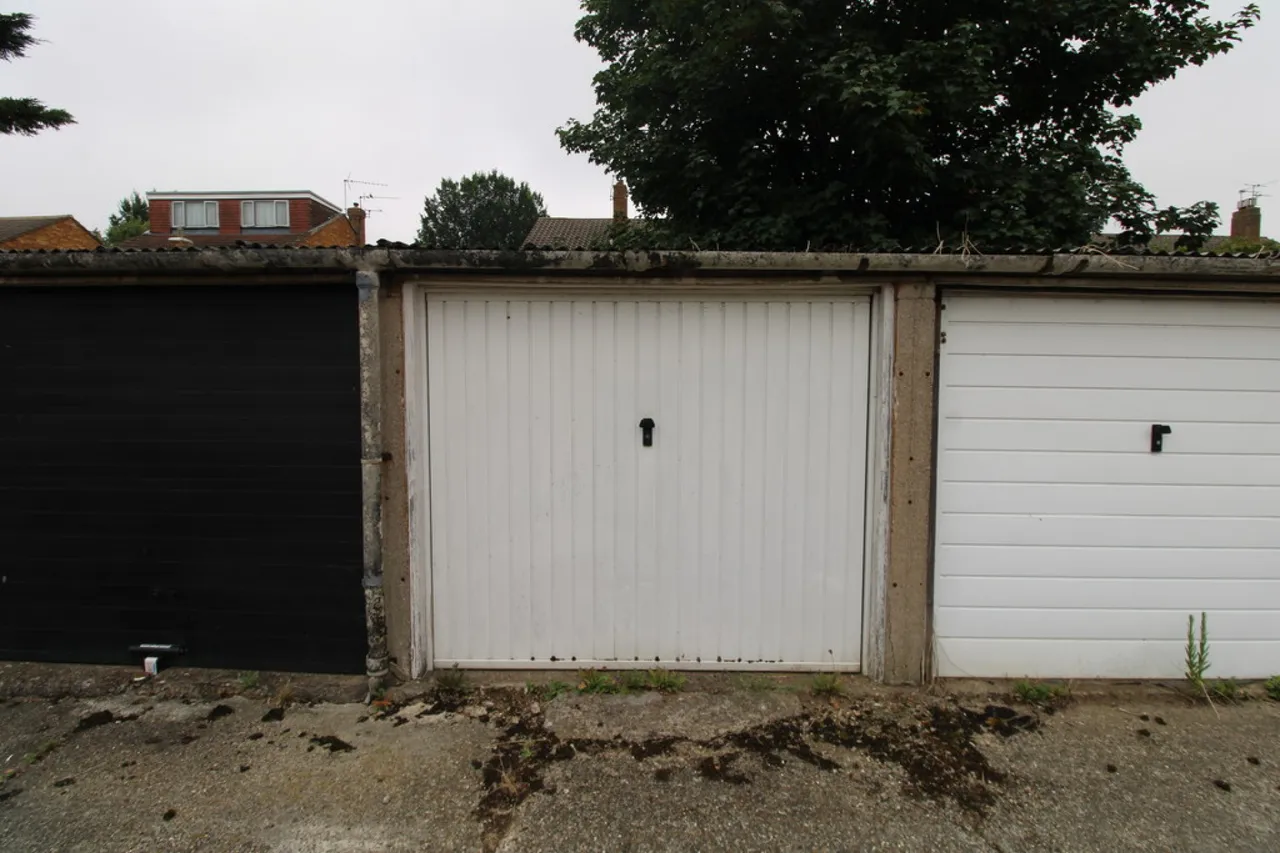 Warren Road, Ashford, photo 6