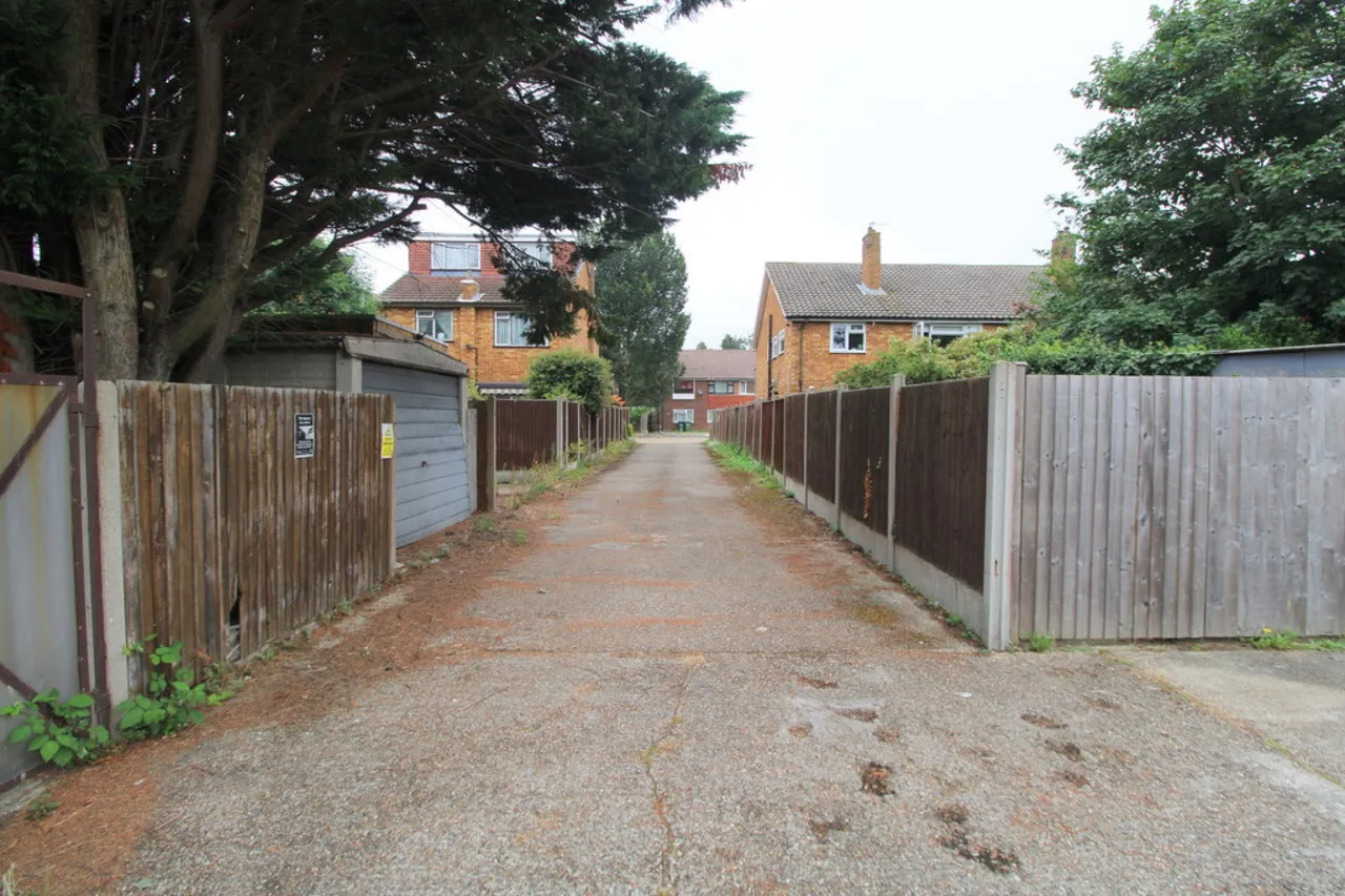 Warren Road, Ashford, photo 4