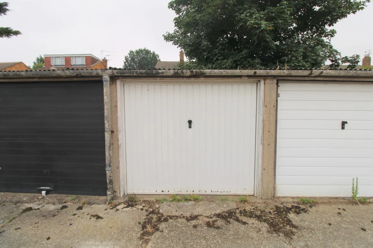 property for sale, Warren Road, Ashford