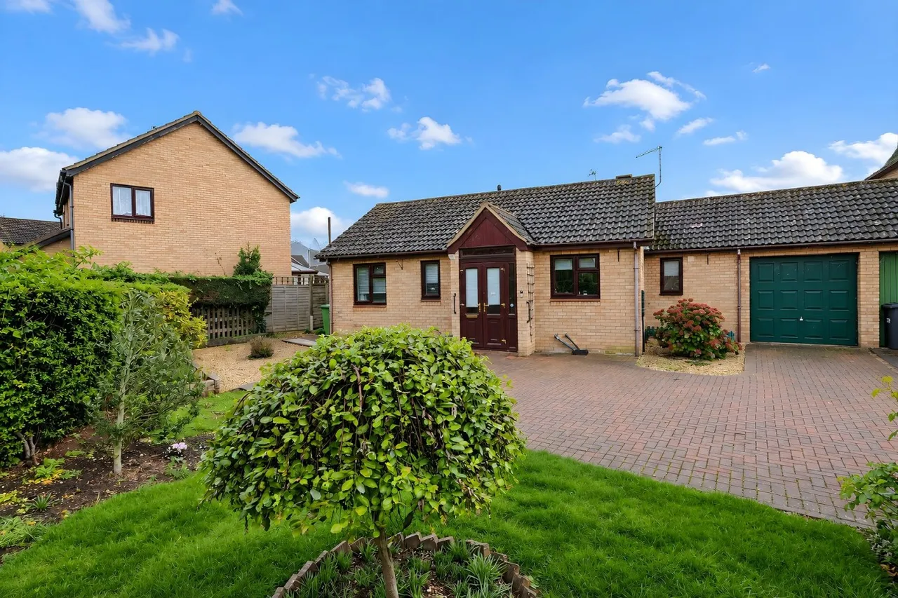 3 bed house for sale, Deer Park Road, Sawtry, PE28