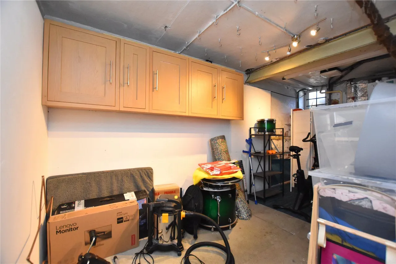 Town Lane, Bradford, BD10, photo 45