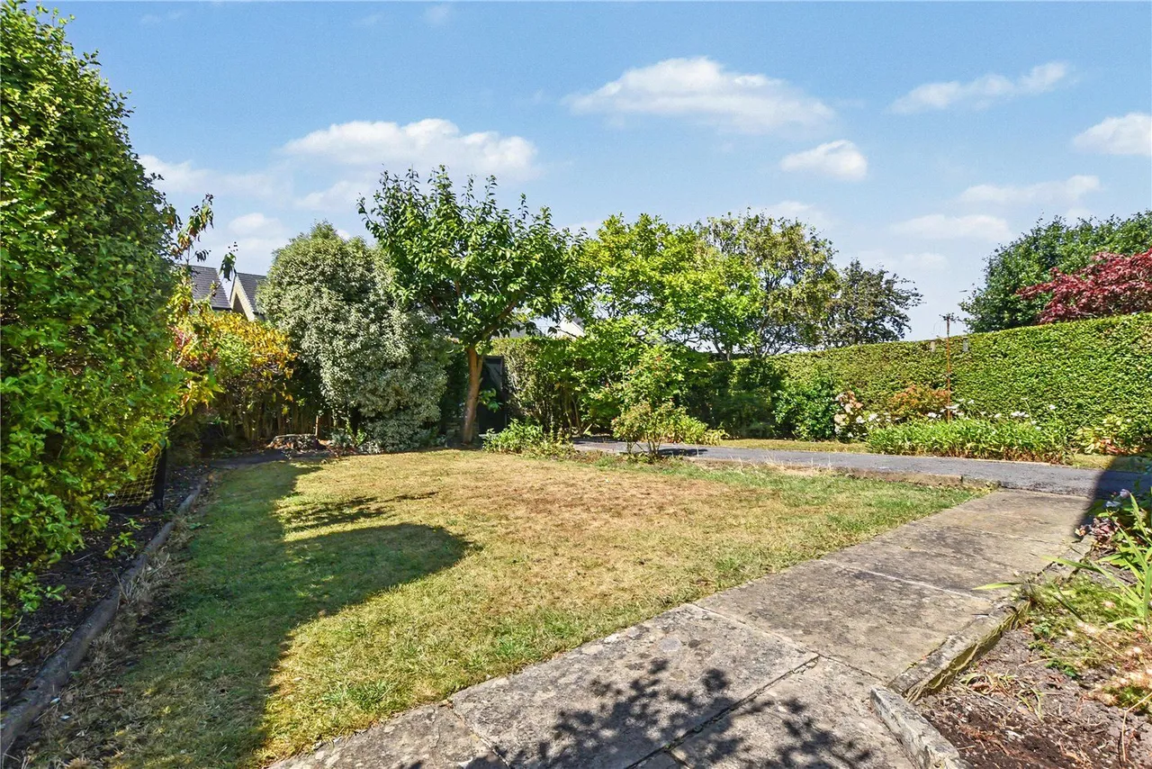 Town Lane, Bradford, BD10, photo 4
