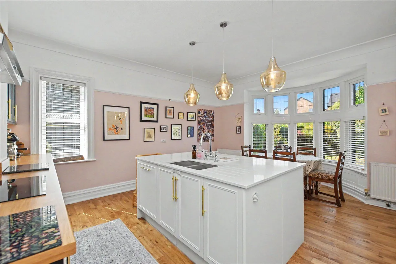 Town Lane, Bradford, BD10, photo 2
