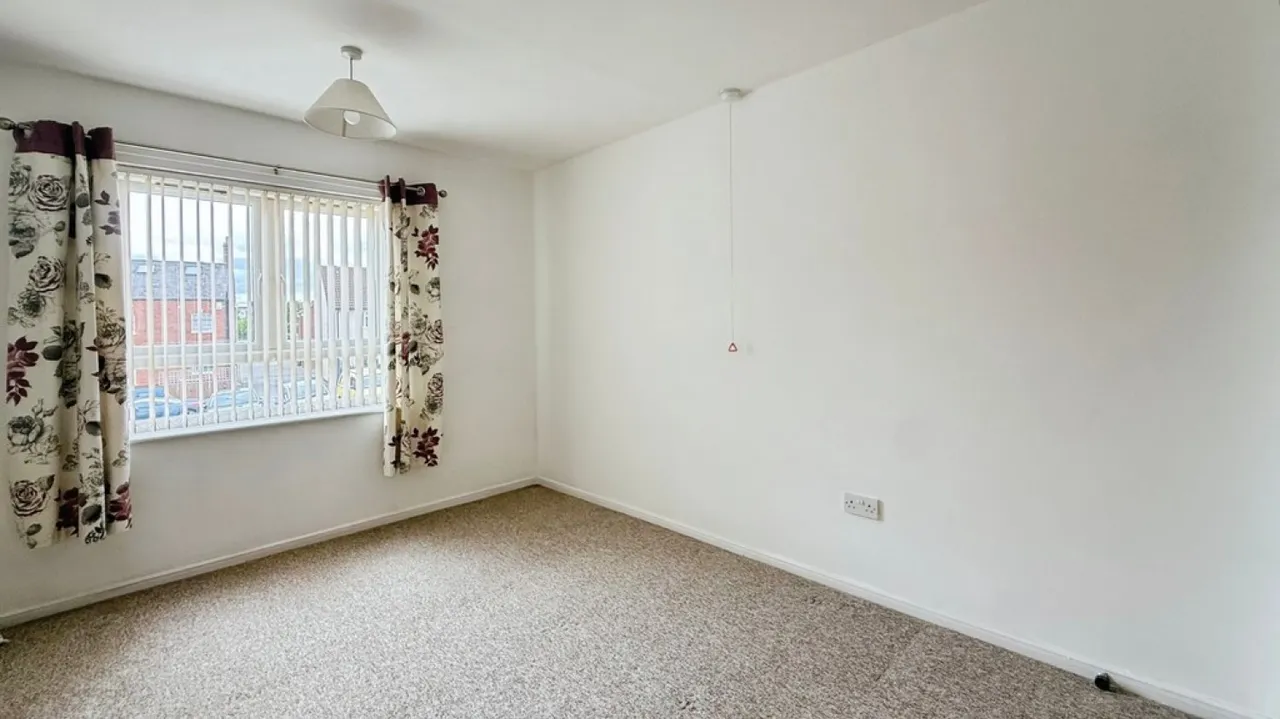 Fountain Court, West End, Westbury, photo 5