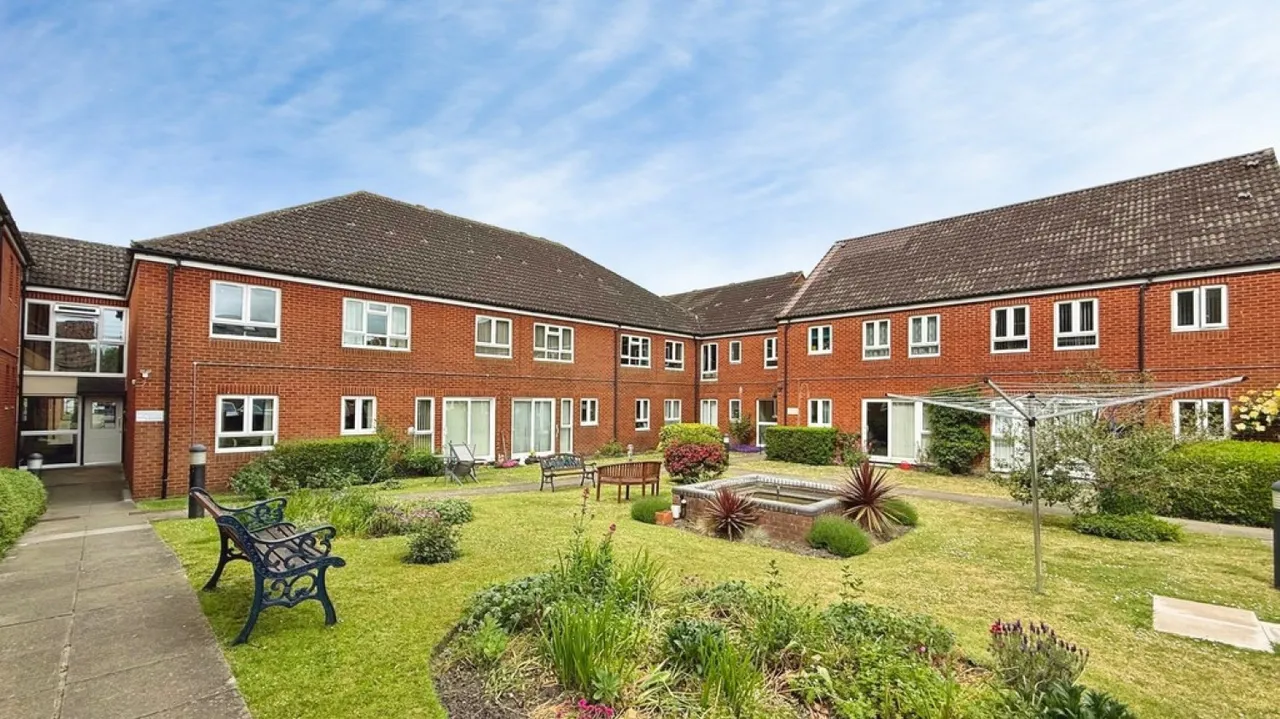 1 bed flat for sale — Fountain Court, West End, Westbury