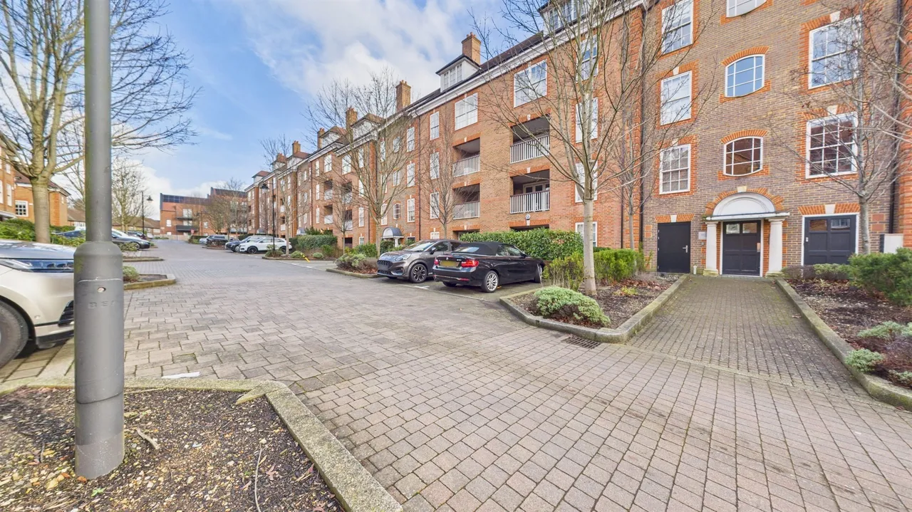 Ashridge Close, London, N3, photo 22
