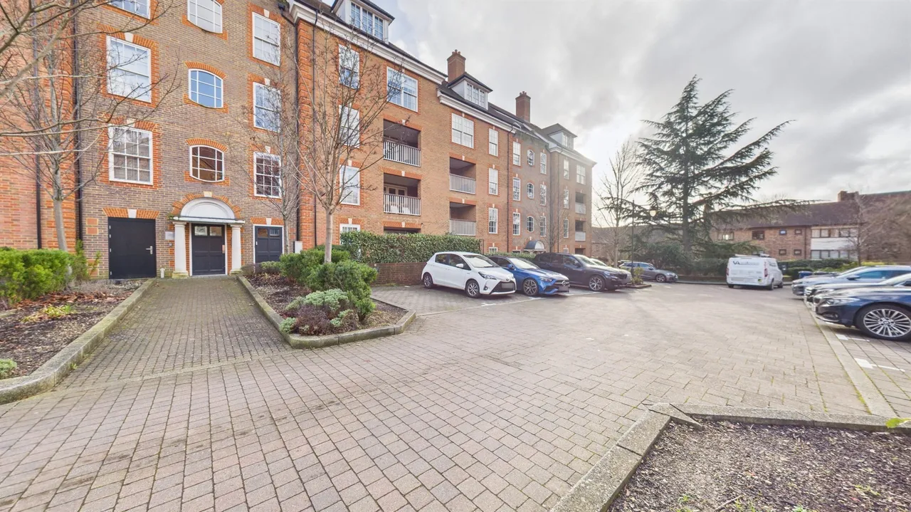 Ashridge Close, London, N3, photo 23