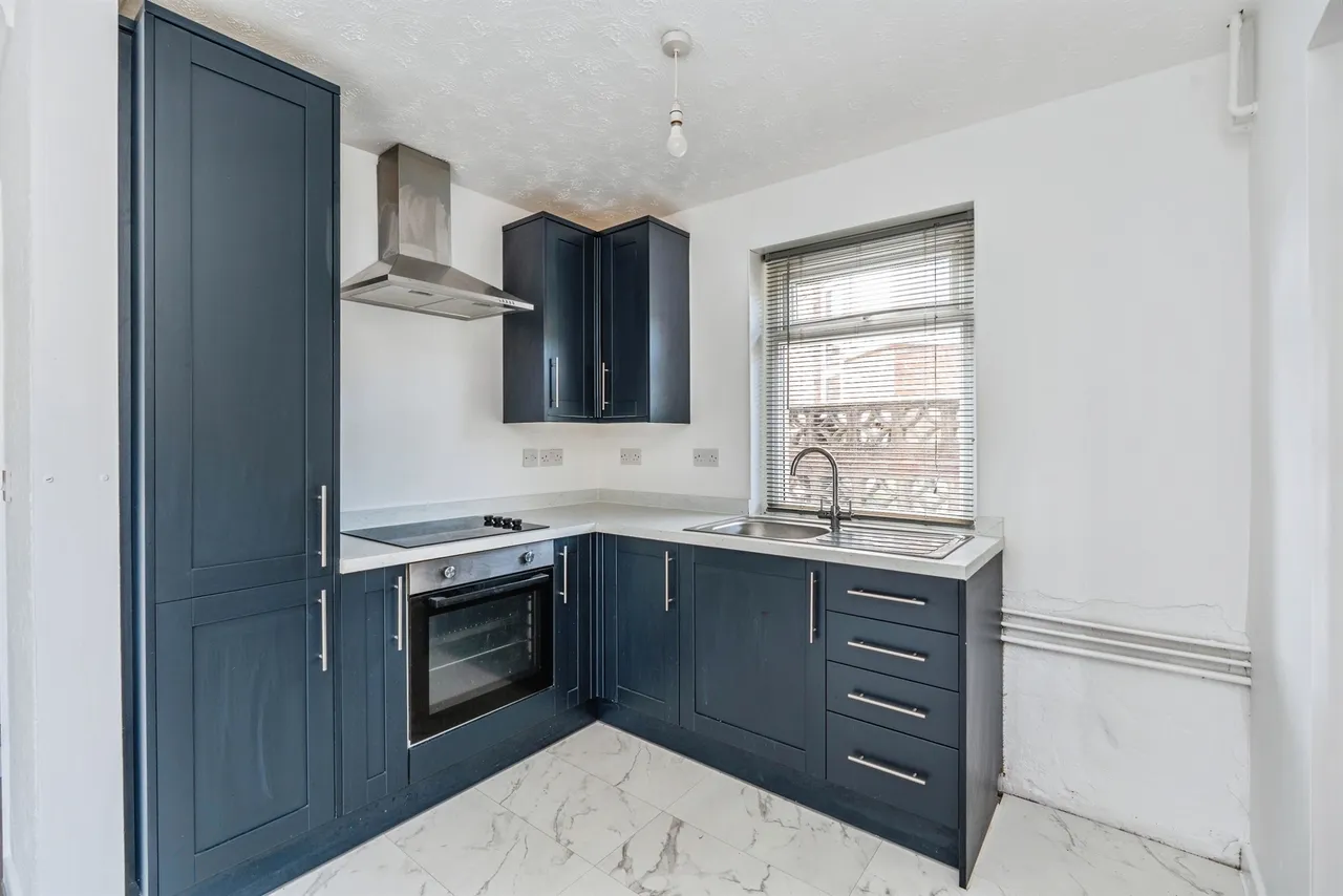 Longmead Avenue, Bishopstoke, Eastleigh, photo 2