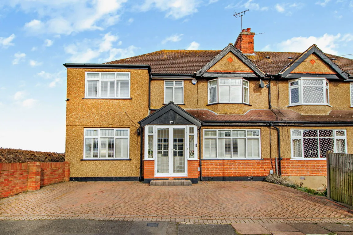 4 bed house for sale, Colburn Avenue, Hatch End, HA5