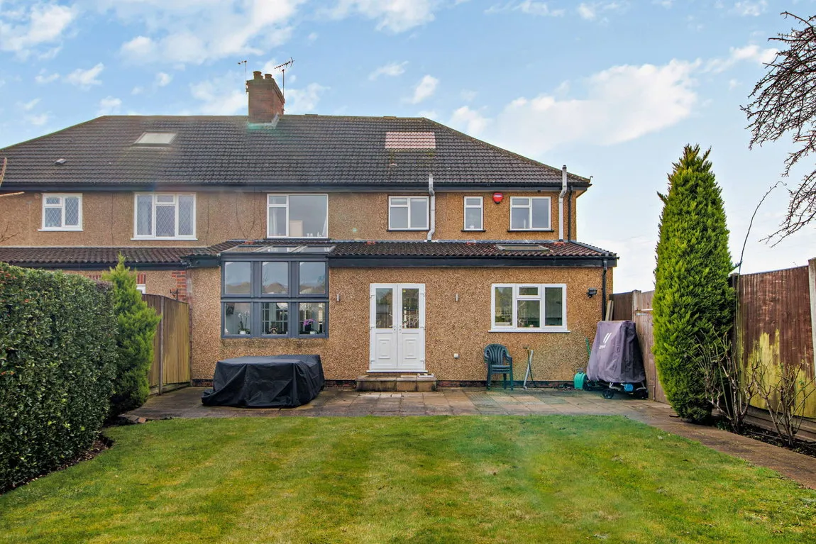 Colburn Avenue, Hatch End, HA5, photo 13