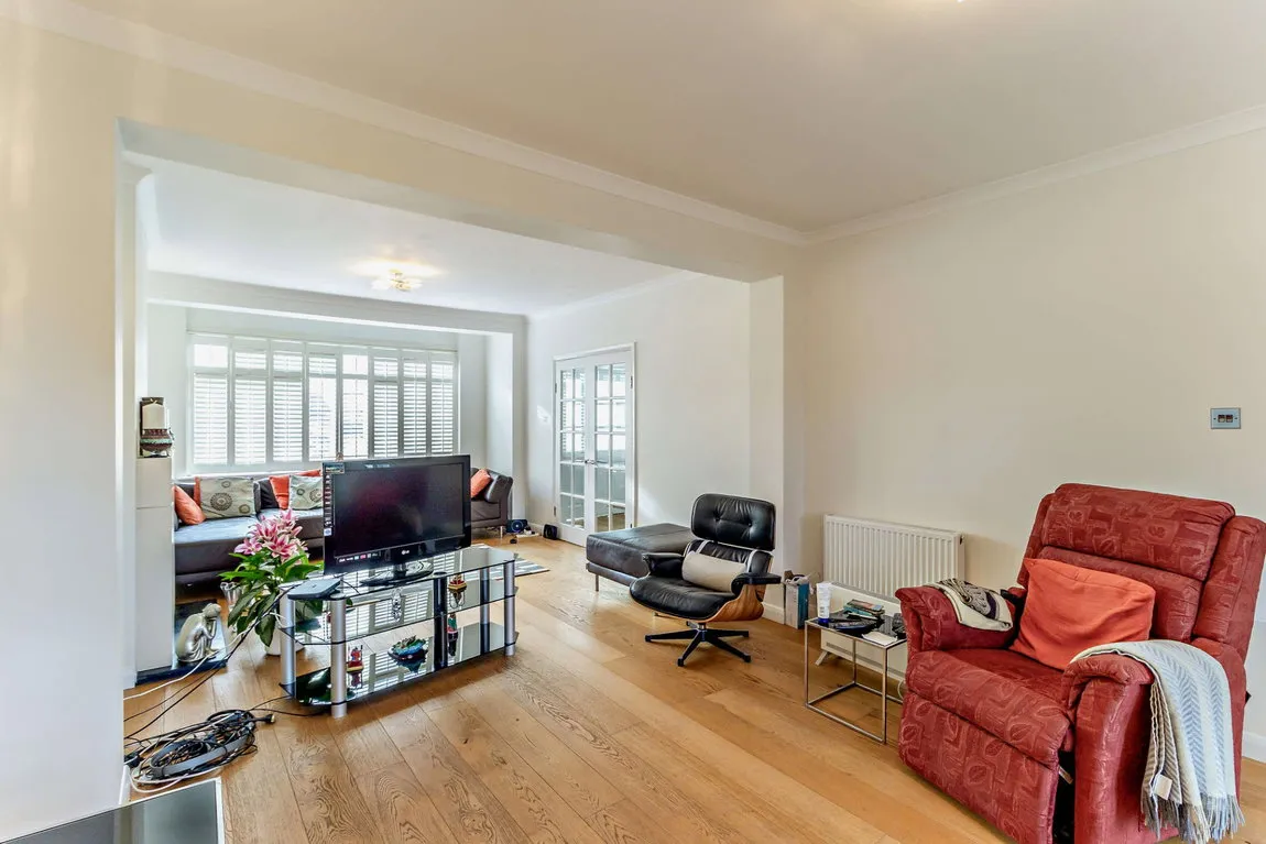Colburn Avenue, Hatch End, HA5, photo 21