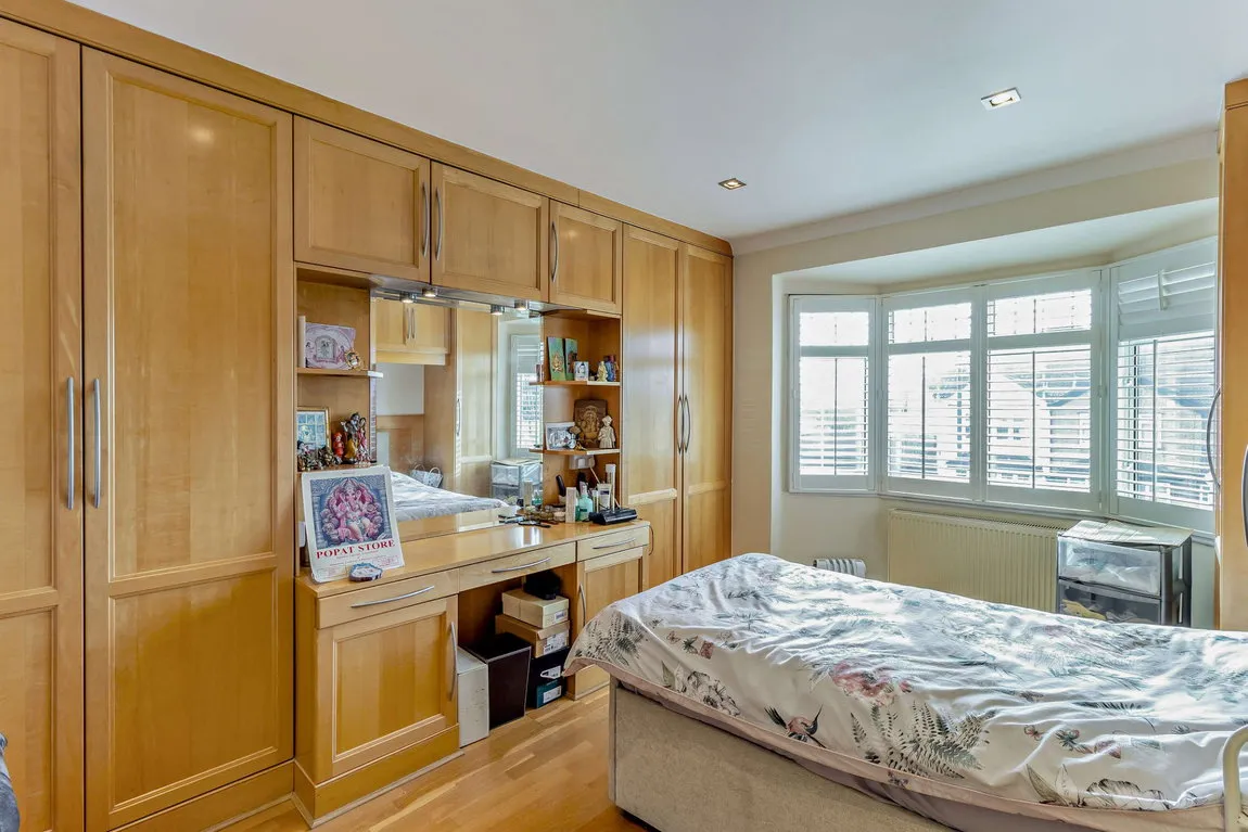 Colburn Avenue, Hatch End, HA5, photo 17