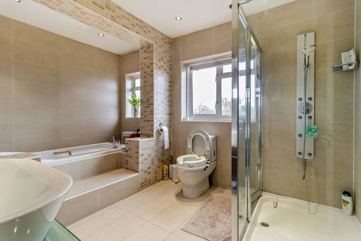 Colburn Avenue, Hatch End, HA5, photo 7