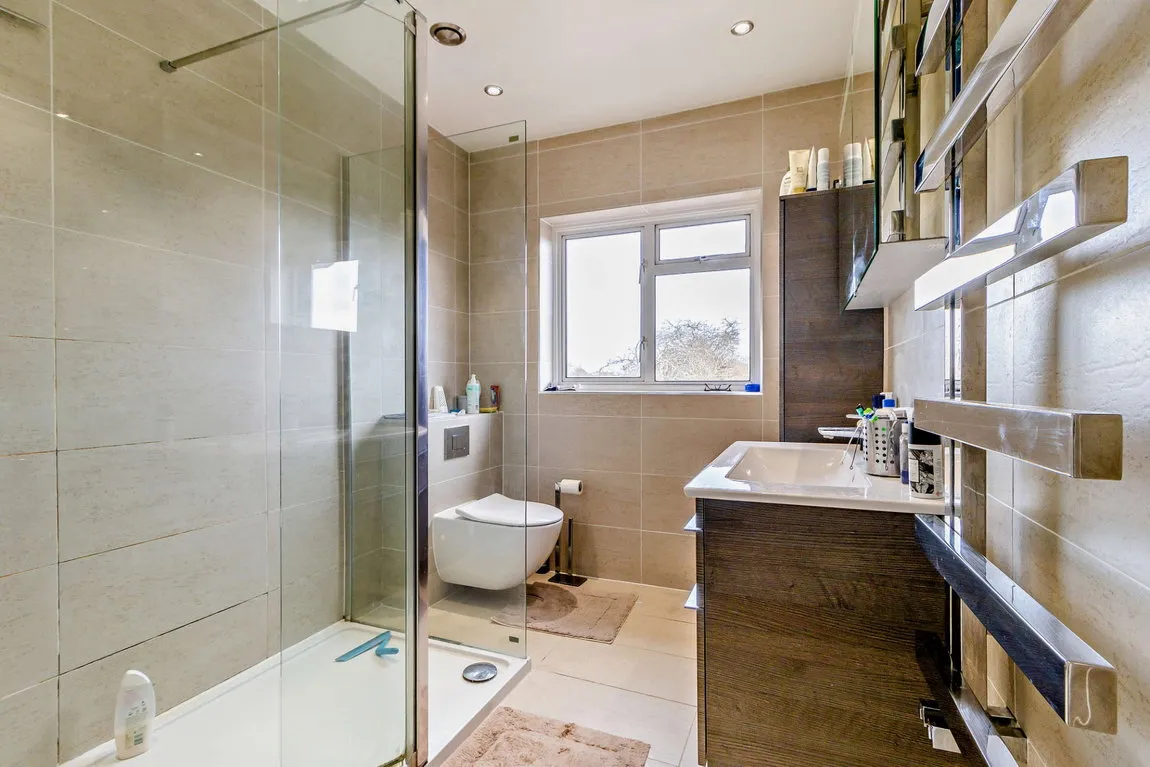 Colburn Avenue, Hatch End, HA5, photo 9