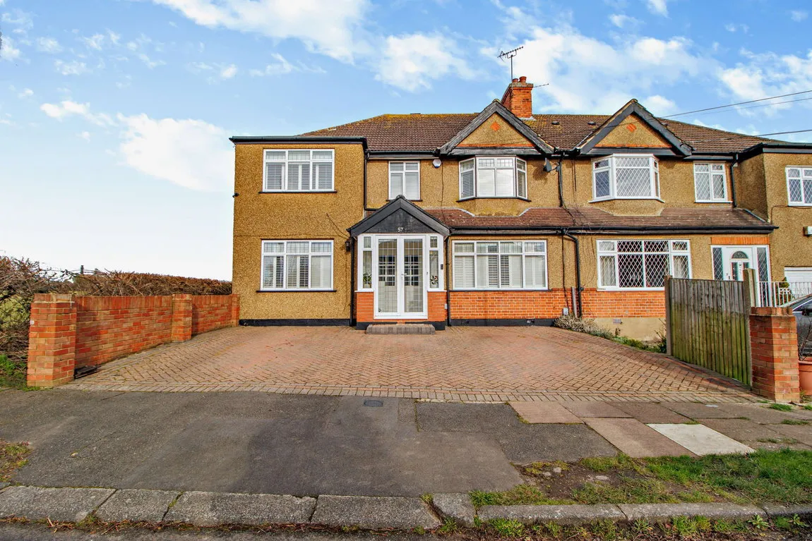 Colburn Avenue, Hatch End, HA5, photo 29