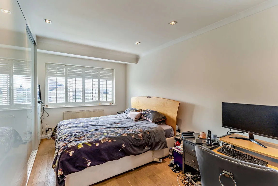 Colburn Avenue, Hatch End, HA5, photo 16