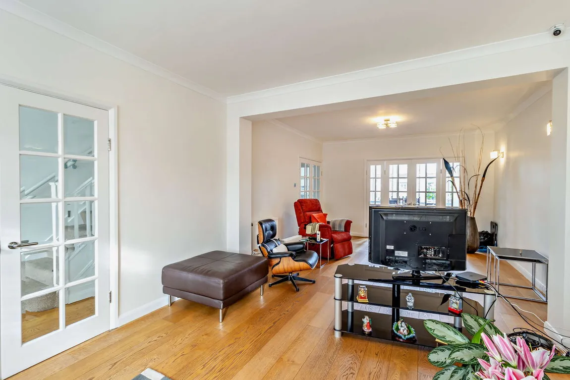 Colburn Avenue, Hatch End, HA5, photo 22