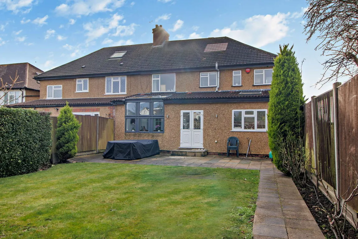 Colburn Avenue, Hatch End, HA5, photo 26