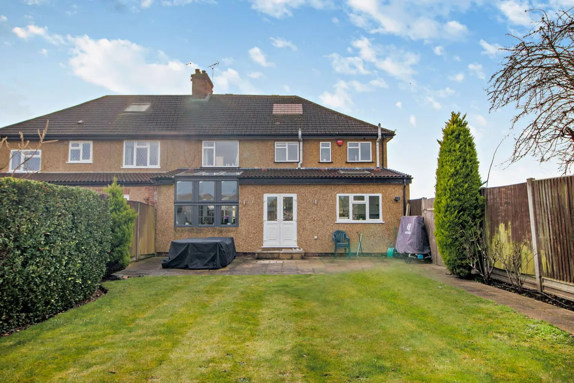 Colburn Avenue, Hatch End, HA5, photo 27
