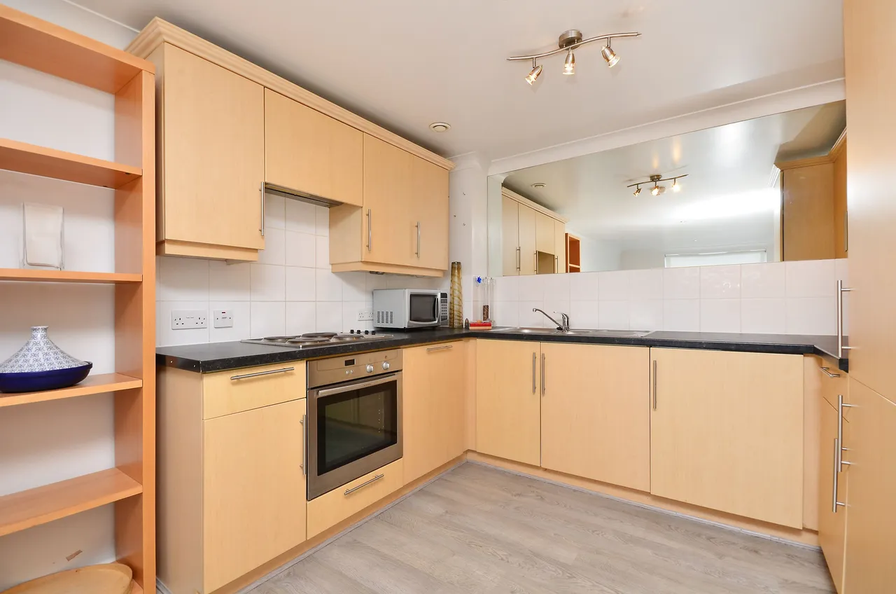 10 Charlwood House, 8-12 Coombe Lane, London, photo 5