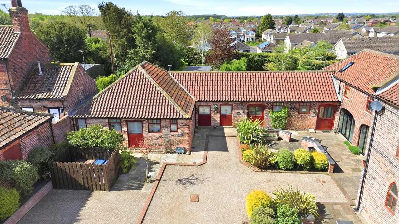 Barff Farm, Thorpe Willoughby, YO8, photo 3