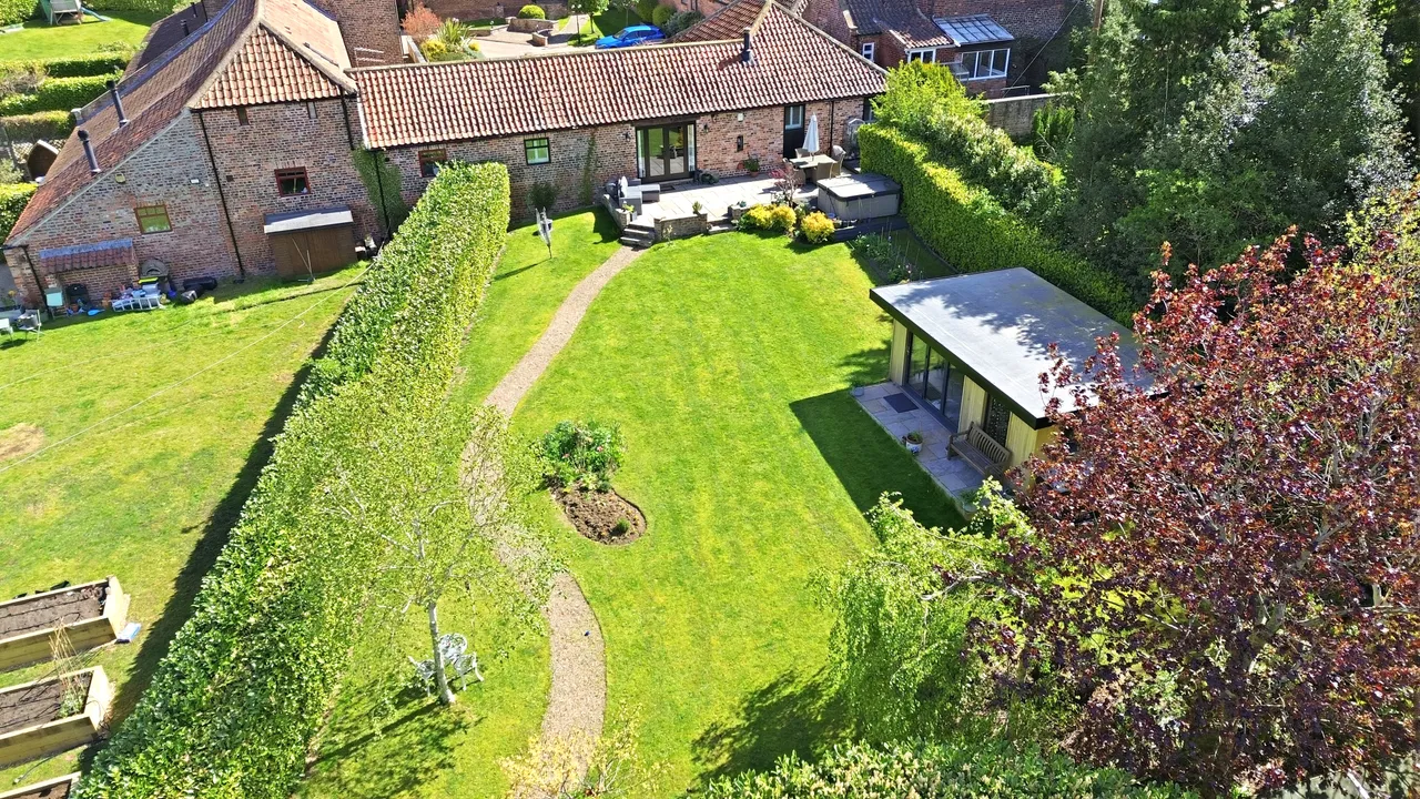 3 bed property for sale, Barff Farm, Thorpe Willoughby, YO8