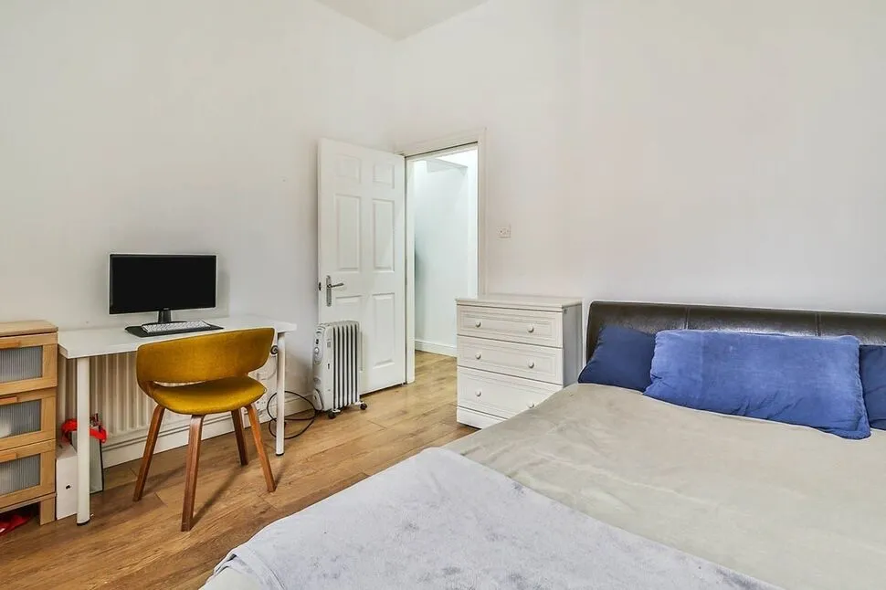 Ashgate Road, Sheffield, South Yorkshire, S10, photo 5