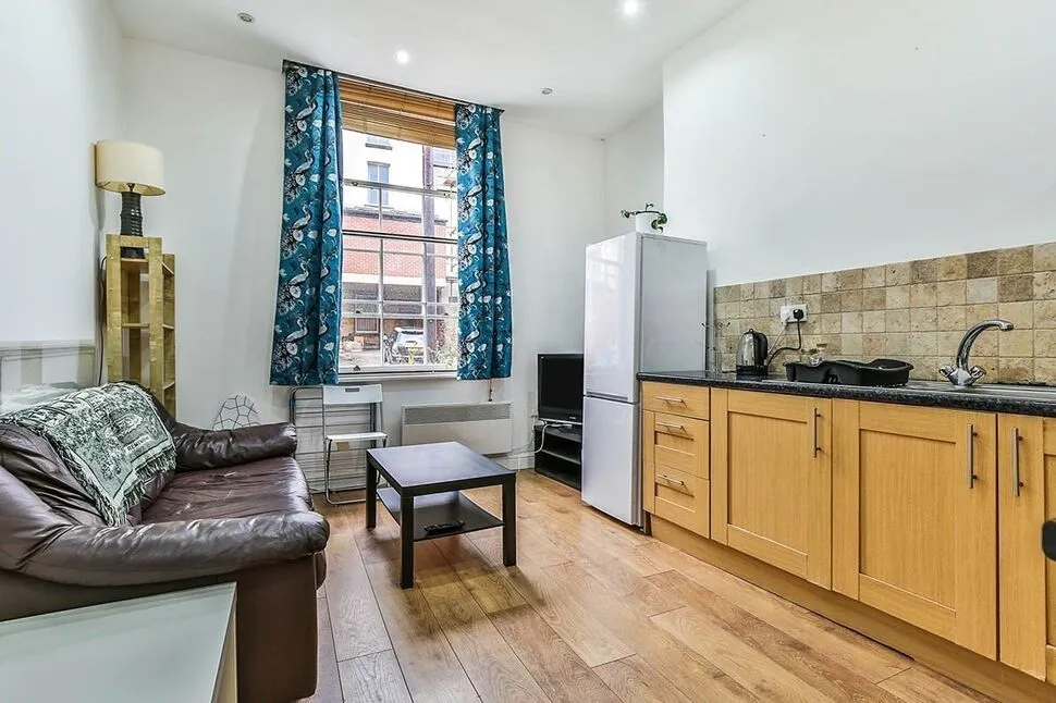 Ashgate Road, Sheffield, South Yorkshire, S10, photo 3