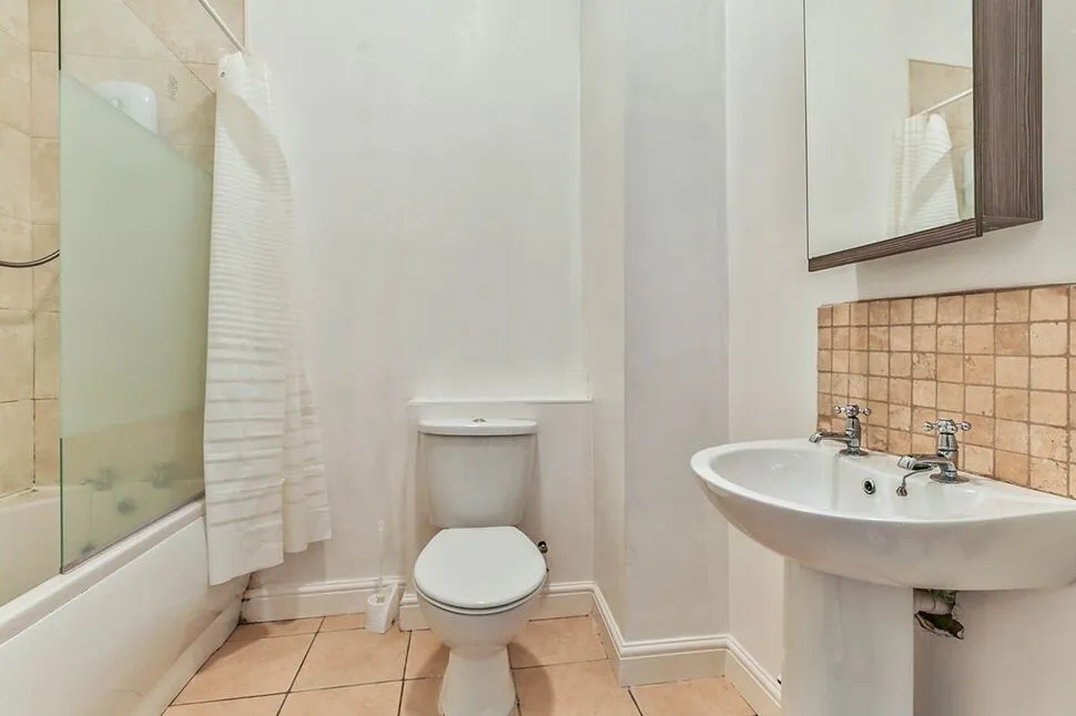 Ashgate Road, Sheffield, South Yorkshire, S10, photo 7