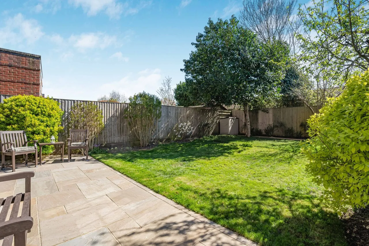 Gardener Walk, Holmer Green, HP15, photo 28