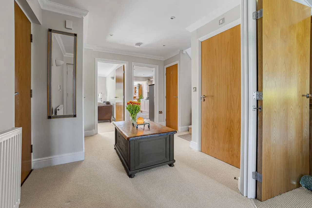 Gardener Walk, Holmer Green, HP15, photo 29