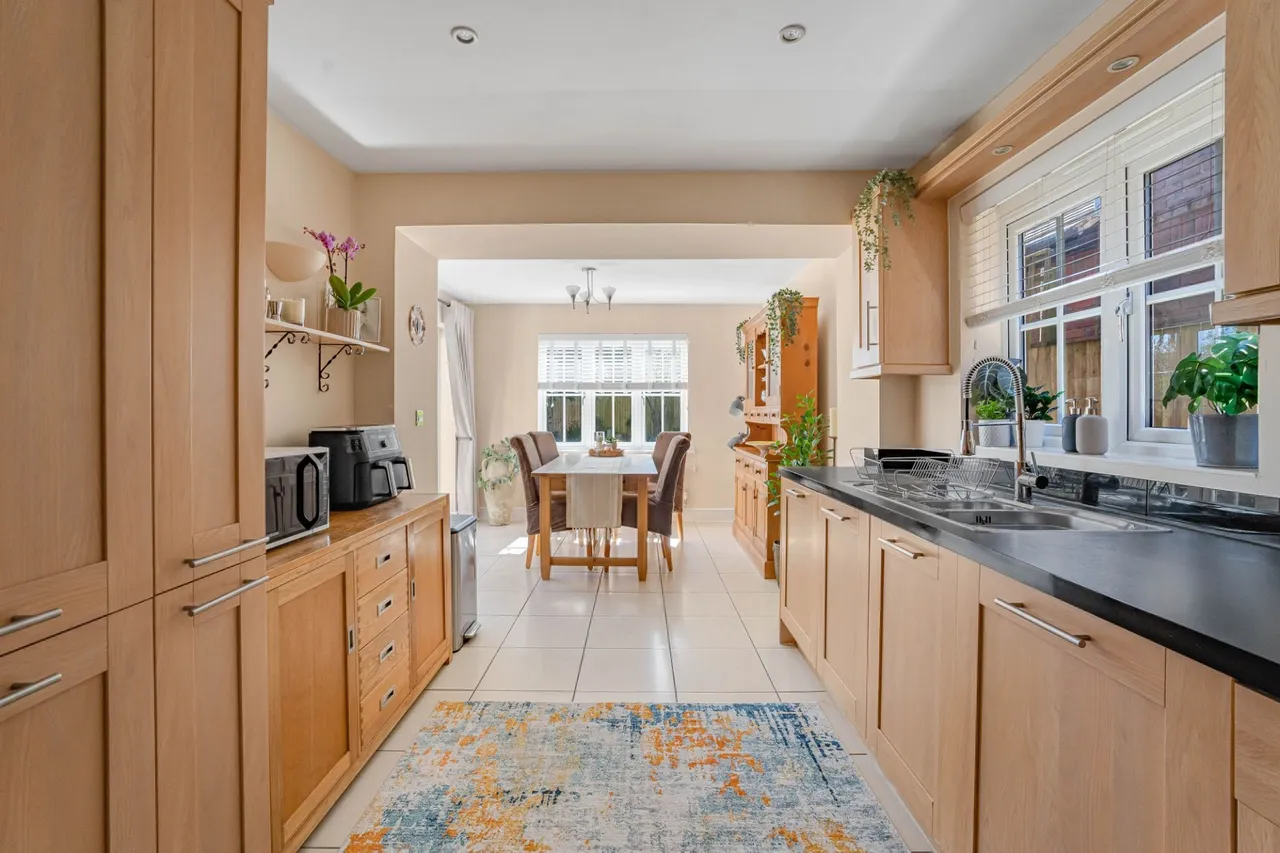 Gardener Walk, Holmer Green, HP15, photo 16