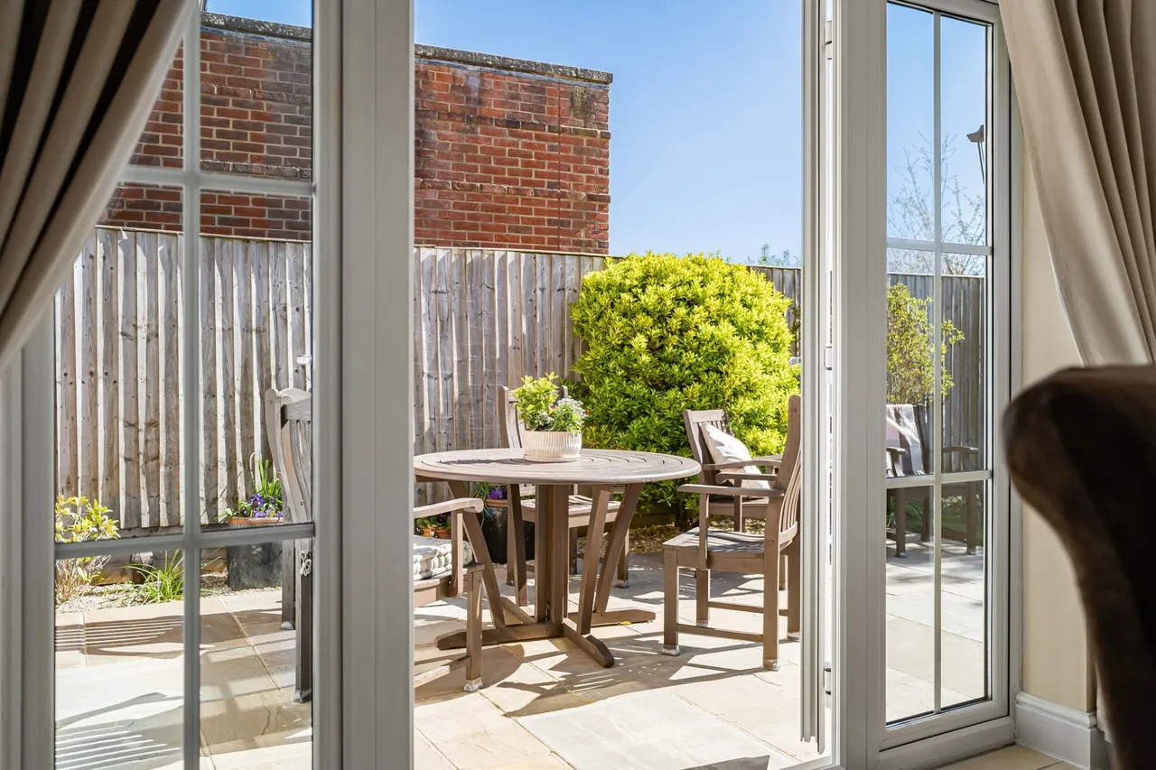 Gardener Walk, Holmer Green, HP15, photo 10