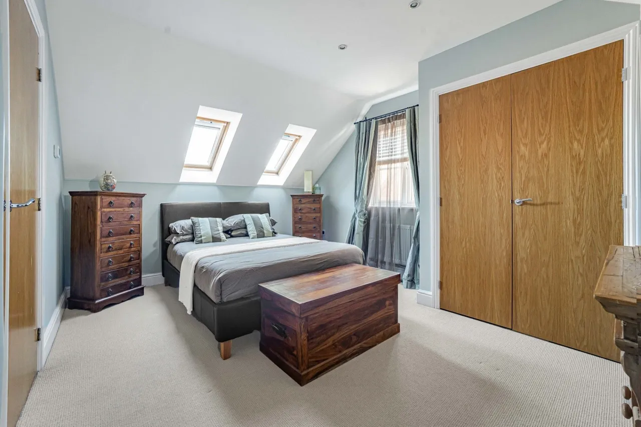 Gardener Walk, Holmer Green, HP15, photo 11
