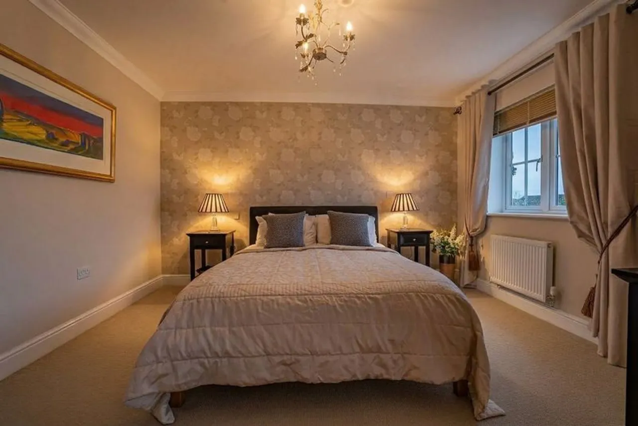 Gardener Walk, Holmer Green, HP15, photo 12