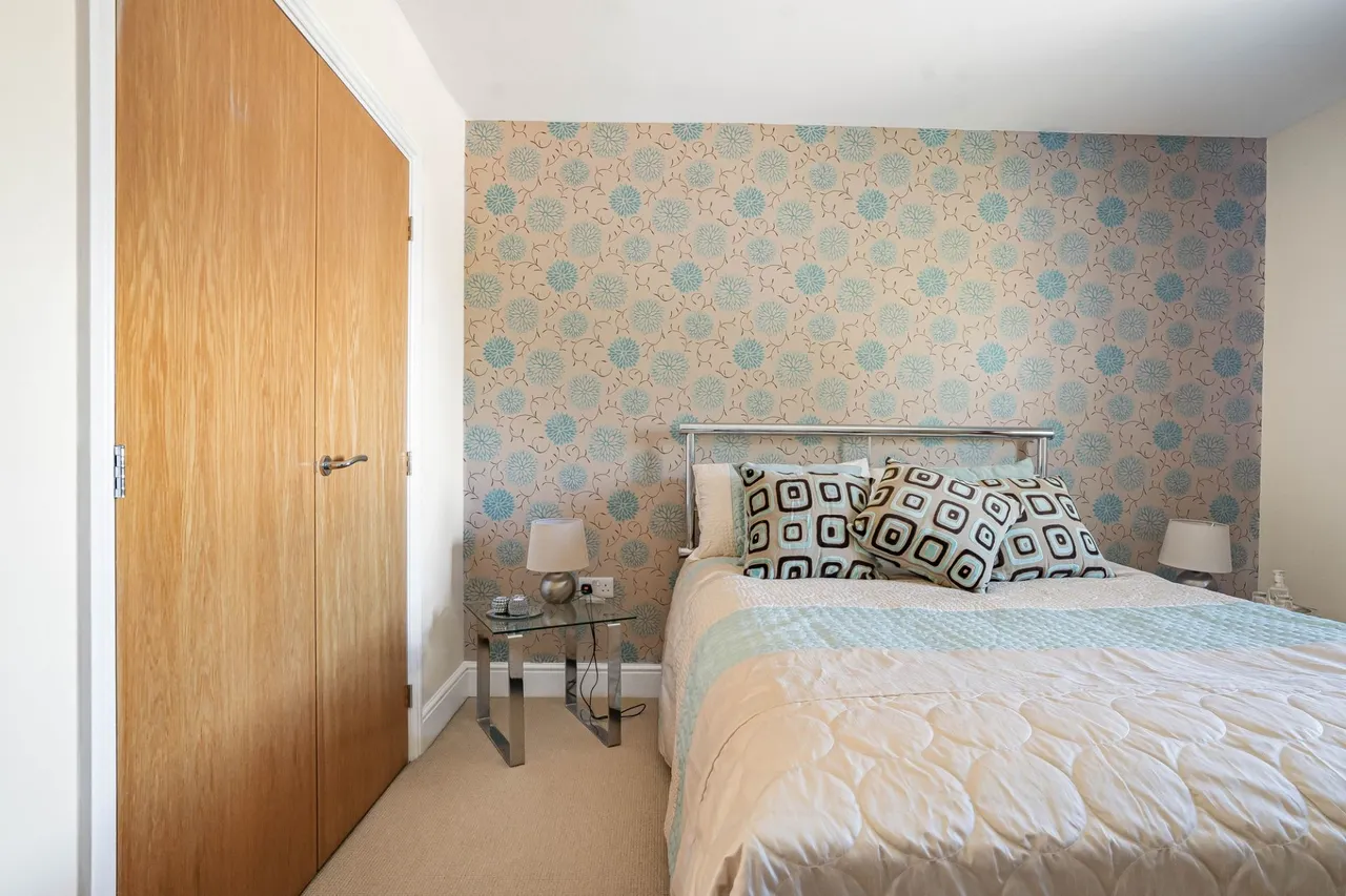 Gardener Walk, Holmer Green, HP15, photo 23