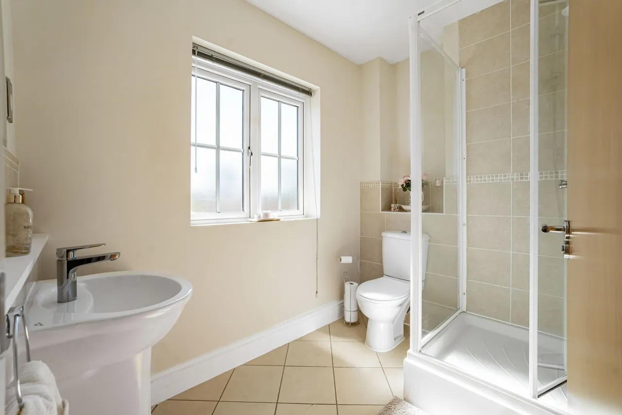 Gardener Walk, Holmer Green, HP15, photo 21
