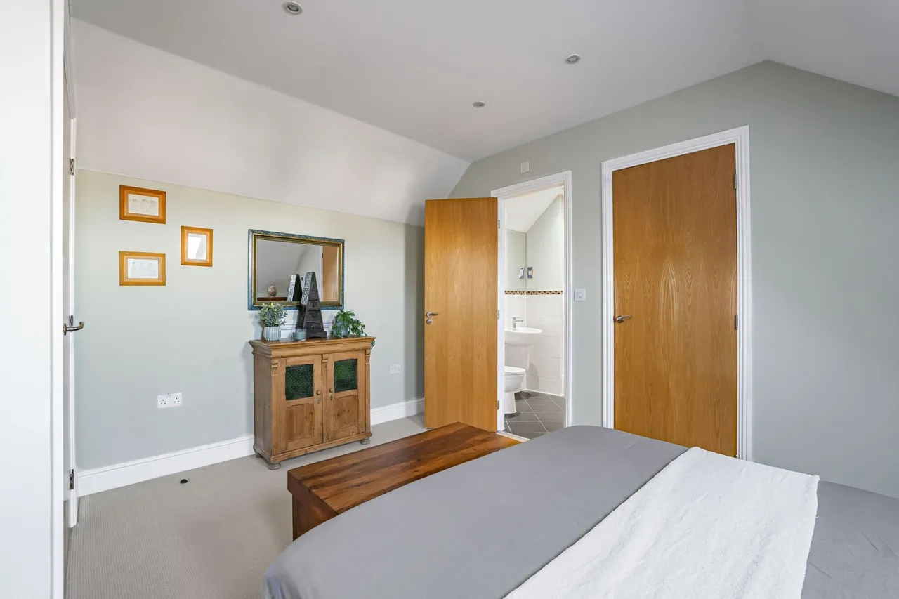 Gardener Walk, Holmer Green, HP15, photo 24