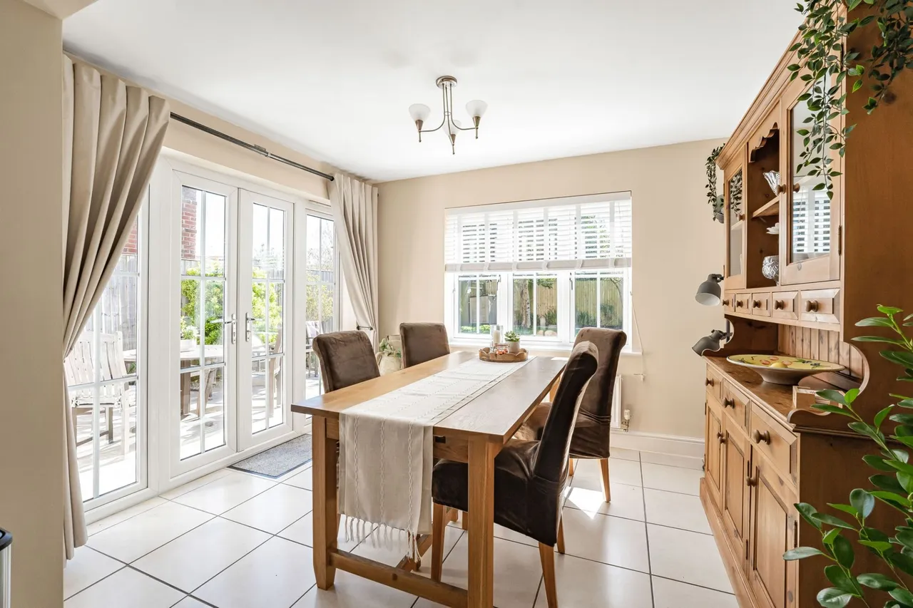 Gardener Walk, Holmer Green, HP15, photo 17