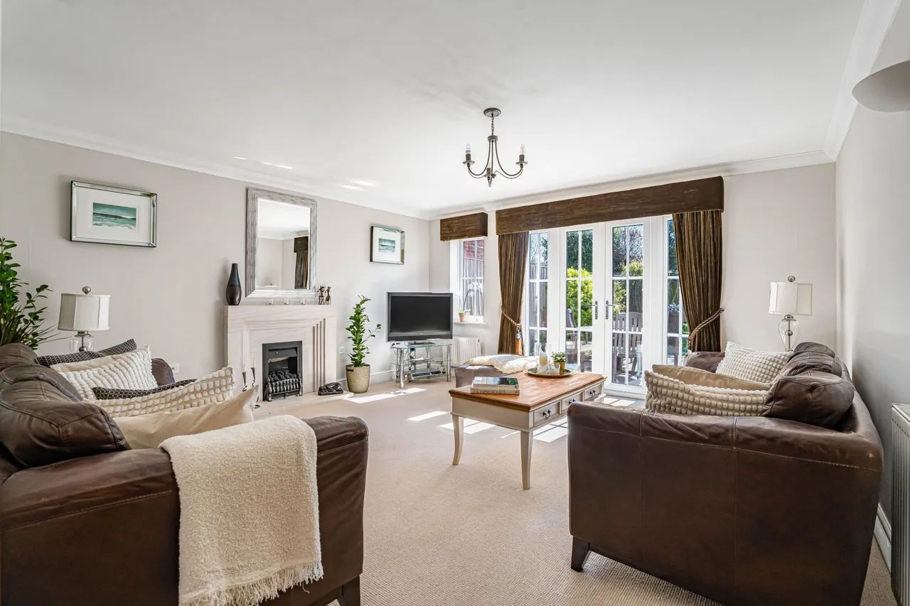 Gardener Walk, Holmer Green, HP15, photo 2