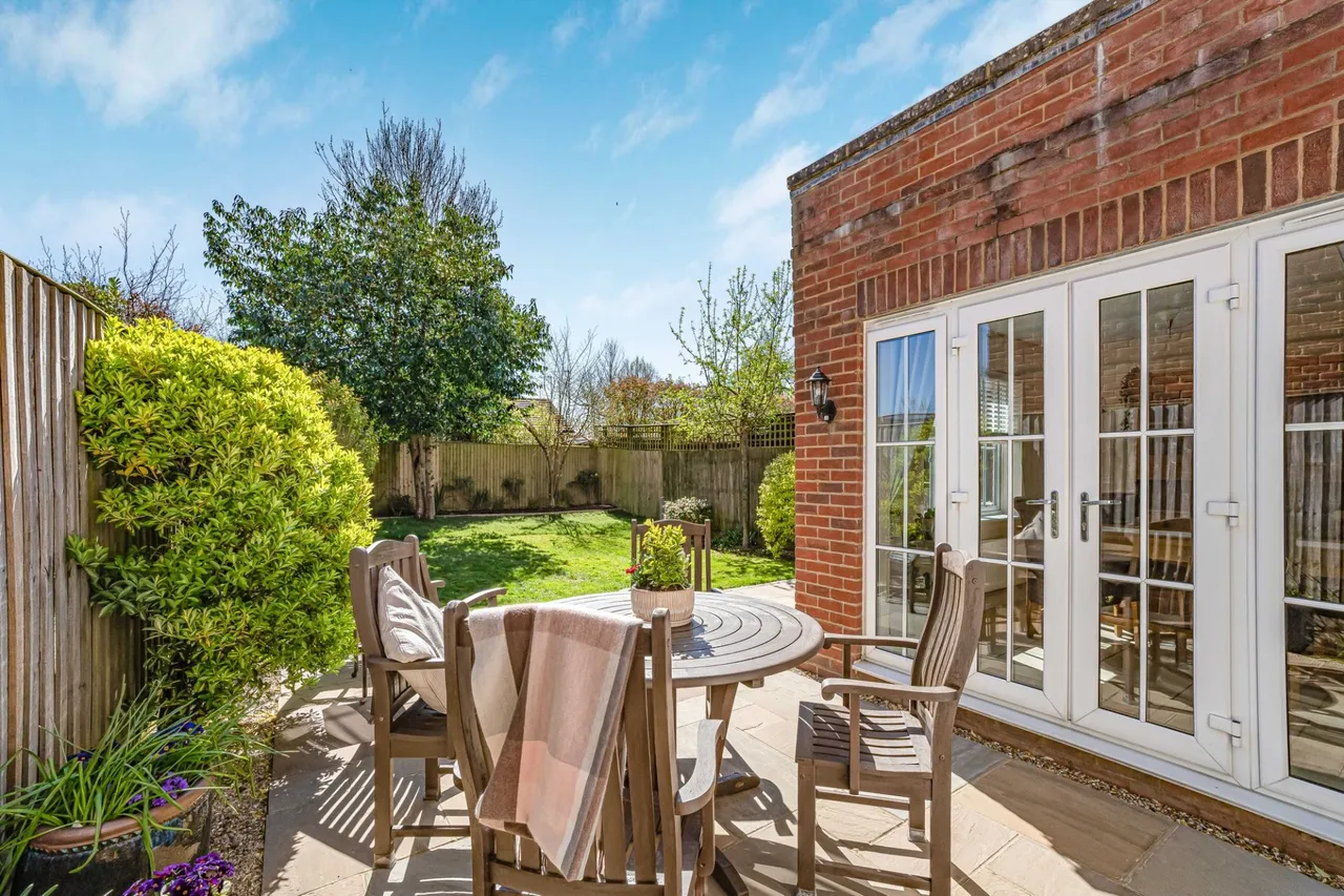 Gardener Walk, Holmer Green, HP15, photo 20