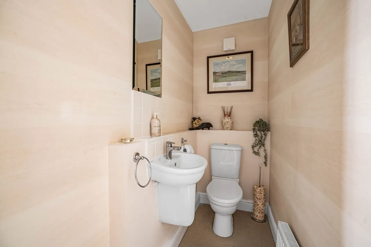 Gardener Walk, Holmer Green, HP15, photo 33
