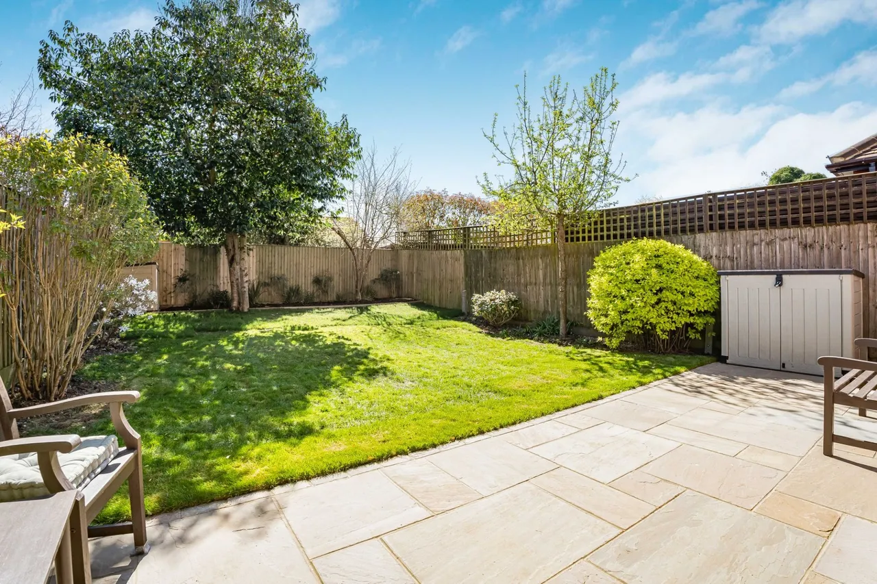 Gardener Walk, Holmer Green, HP15, photo 4