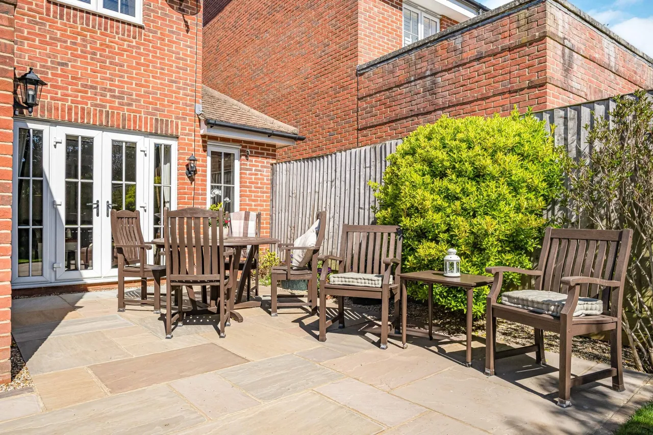 Gardener Walk, Holmer Green, HP15, photo 31