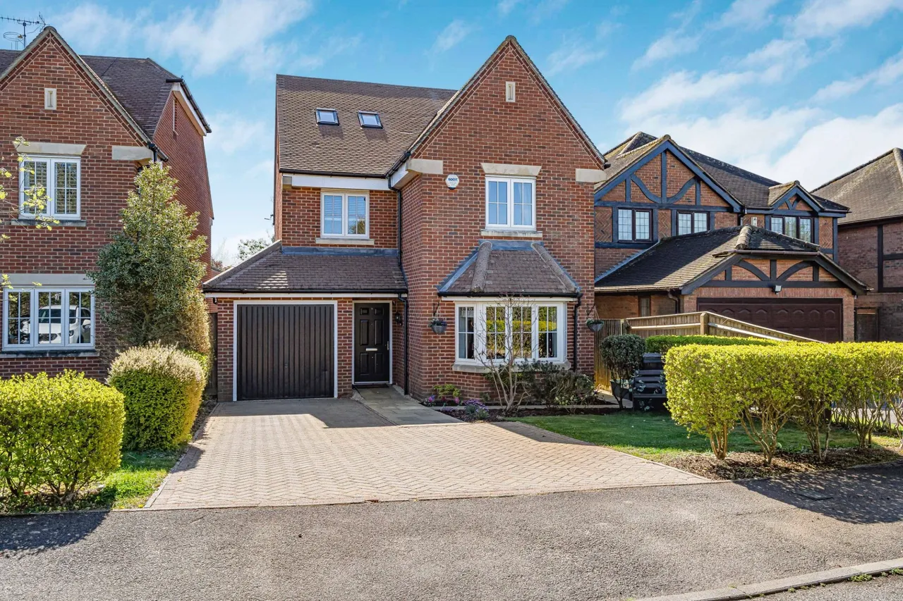 Gardener Walk, Holmer Green, HP15, photo 22